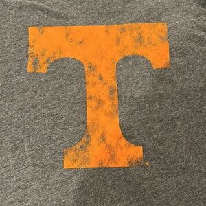 TN Vols men’s t shirt 🍊🏈🏟️